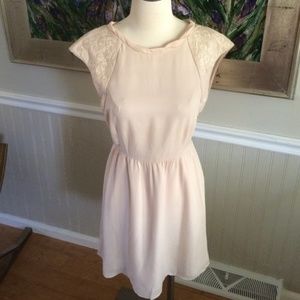 💋 Ara polyester cream dress size small